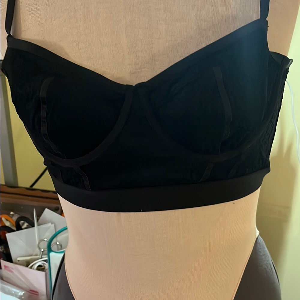 Black Sweetheart Neckline Bra with Adjustable Straps
